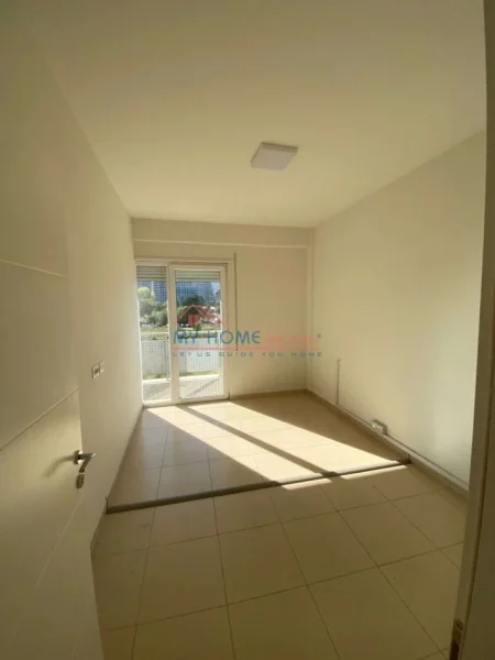 Tirane, jepet me qera zyre Kati 2, 70 m² 900 € (Rruga e Kosovareve)
