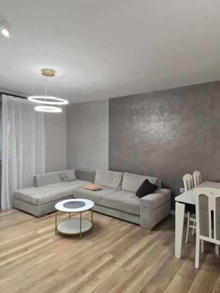 Tirane, jepet me qera apartament 2+1+Ballkon Kati 4, 90 m² 600 € (YZBERISHT)