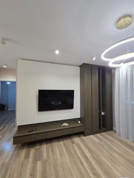 Tirane, jepet me qera apartament 2+1+Ballkon Kati 4, 90 m² 600 € (YZBERISHT)