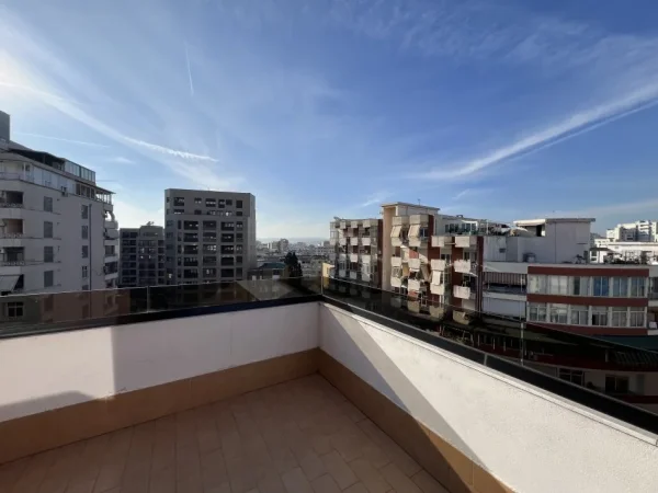 Tirane, jepet me qera apartament 1+1+post parkimi Kati 6, 71 m² 850 € (Rruga e Barrikadave)