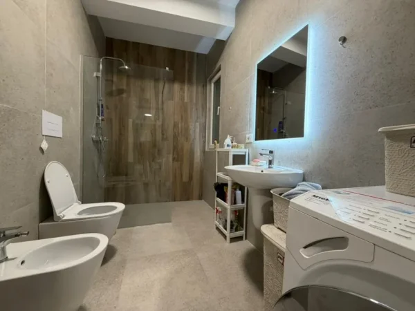 Tirane, jepet me qera apartament 2+1 Kati 6, 90 m² 600 € (Astir)