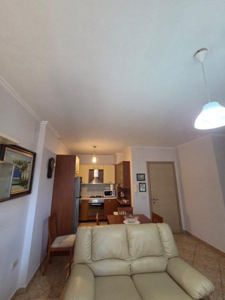 Tirane, shes apartament 1+1 , (Shkelqim Fusha)
