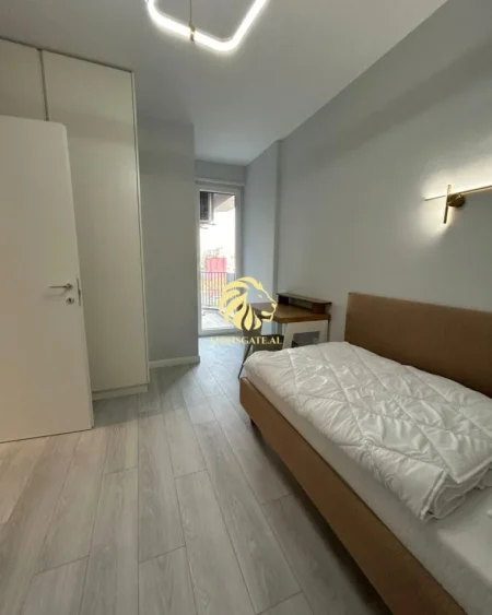 Tirane, jepet me qera apartament 2+1+Ballkon Kati 4, 83 m² (Tek 9 katshet)