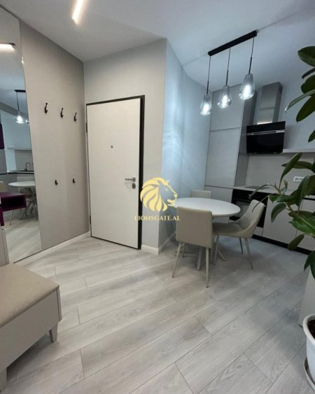 Tirane, jepet me qera apartament 2+1+Ballkon Kati 4, 83 m² (Tek 9 katshet)