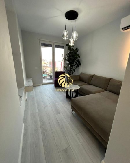 Tirane, jepet me qera apartament 2+1+Ballkon Kati 4, 83 m² (Tek 9 katshet)