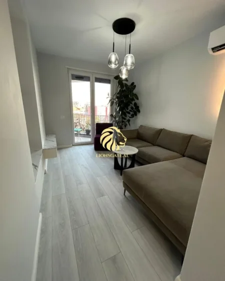 Tirane, jepet me qera apartament 2+1+Ballkon Kati 4, 83 m² (Tek 9 katshet)