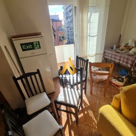 Tirane, jepet me qera apartament 2+1+Ballkon Kati 5, 75 m² 550 € (rruga elbasanit)