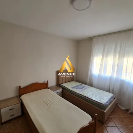 Tirane, jepet me qera apartament 2+1+Ballkon Kati 5, 75 m² 550 € (rruga elbasanit)