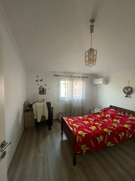 Tirane, jepet me qera apartament 3+1+Ballkon Kati 2, 150 m² 600 € (RRUGA ELBASANIT)