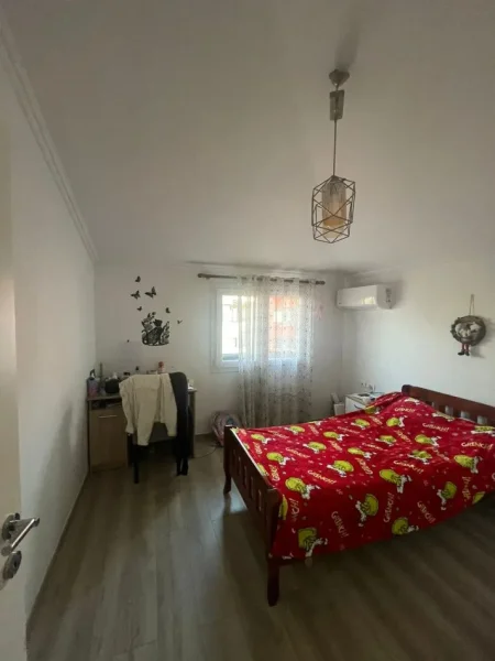 Tirane, jepet me qera apartament 3+1+Ballkon Kati 2, 150 m² 600 € (RRUGA ELBASANIT)
