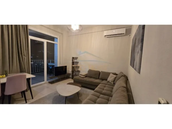 Tirane, jepet me qera apartament 2+1+Ballkon Kati 2, 100 m² 900 € (Kopshti Zoologjik)