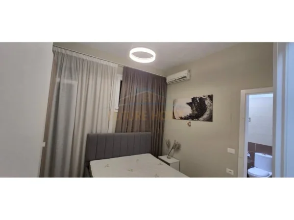 Tirane, jepet me qera apartament 2+1+Ballkon Kati 2, 100 m² 900 € (Kopshti Zoologjik)