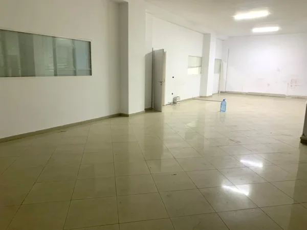 Tirane, jepet me qera ambjent biznesi Kati 2, 180 m² 1.500 € (Astir)