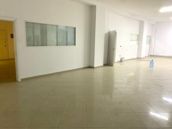 Tirane, jepet me qera ambjent biznesi Kati 2, 180 m² 1.500 € (Astir)