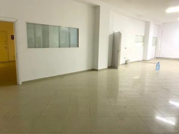 Tirane, jepet me qera ambjent biznesi Kati 2, 180 m² 1.500 € (Astir)