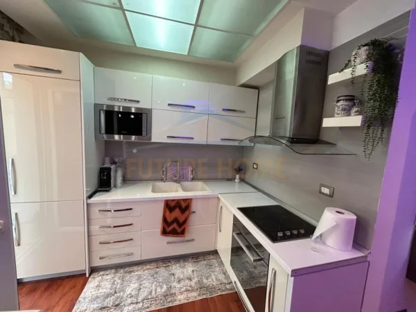 Shkembi Kavajes, jepet me qera apartament 1+1 Kati 3, 60 m² 500 € 