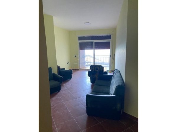 Shkembi Kavajes, jepet me qera apartament 1+1 Kati 5, 300 € 