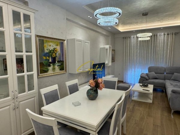 Tirane, jepet me qera apartament 2+1 Kati 4, 112 m² 600 € (KOMPLEKSI GOLDEN 3)