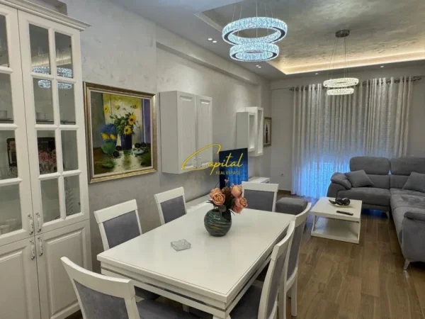 Tirane, jepet me qera apartament 2+1 Kati 4, 112 m² 600 € (KOMPLEKSI GOLDEN 3)