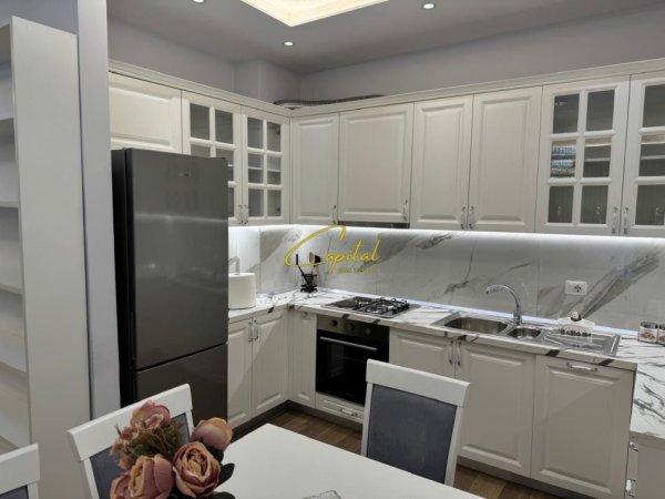 Tirane, jepet me qera apartament 2+1 Kati 4, 112 m² 600 € (KOMPLEKSI GOLDEN 3)