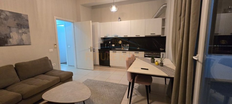 Tirane, jepet me qera apartament 2+1 Kati 2, 100 m² 900 € (Kopshti Zoologjik)