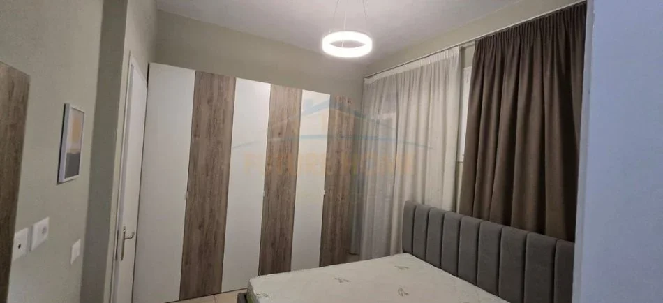 Tirane, jepet me qera apartament 2+1 Kati 2, 100 m² 900 € (Kopshti Zoologjik)