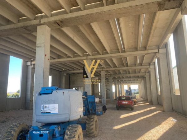 Tirane, shitet magazine Kati 0, 2.700 m² 1.800.000 € (FUSHE PREZE)