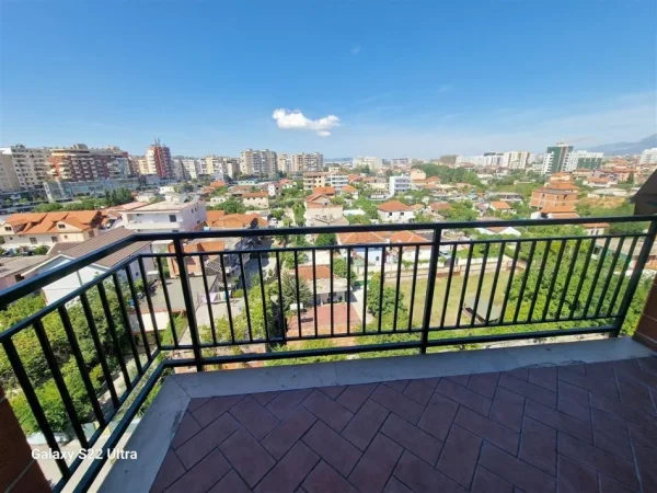 Tirane, jepet me qera apartament 2+1+Ballkon Kati 6, 95 m² 650 € (Astir , Kompleksi Green City)