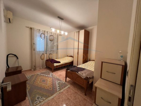 Tirane, jepet me qera apartament 3+1 Kati 2, 117 m² 832 € (Shkolla e Bashkuar)