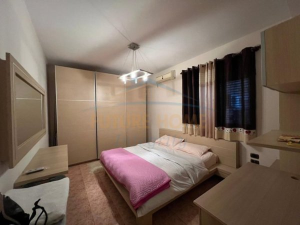 Tirane, jepet me qera apartament 3+1 Kati 2, 117 m² 832 € (Shkolla e Bashkuar)