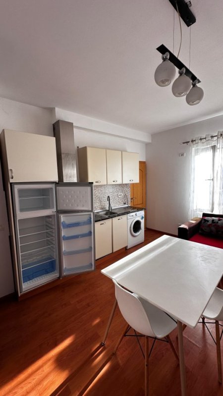 Tirane, jepet me qera nga Pronari, pa-komision garsonier 1+1 Kati 4, 199 € 