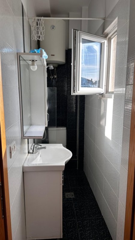 Tirane, jepet me qera nga Pronari, pa-komision garsonier 1+1 Kati 4, 199 € 