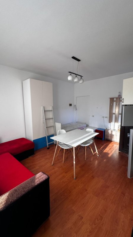 Tirane, jepet me qera nga Pronari, pa-komision garsonier 1+1 Kati 4, 199 € 