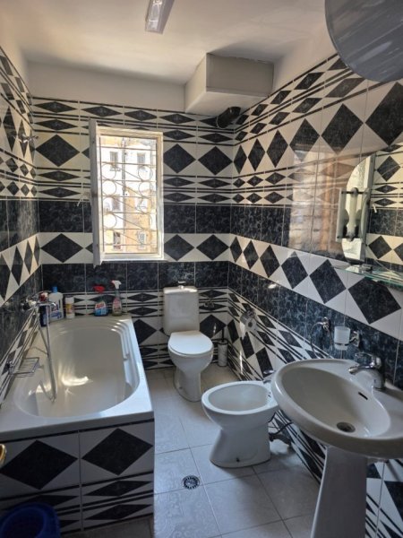 Tirane, jepet me qera apartament 2+1 Kati 4, 80 m² 500 € (Punishte Pastave Siri Kodra)