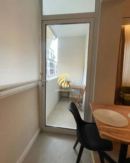 Tirane, jepet me qera apartament 1+1 Kati 4, 43 m² 700 € (Rruga Barrikadave)