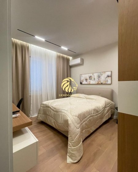 Tirane, jepet me qera apartament 1+1 Kati 4, 43 m² 700 € (Rruga Barrikadave)