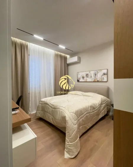 Tirane, jepet me qera apartament 1+1 Kati 4, 43 m² 700 € (Rruga Barrikadave)