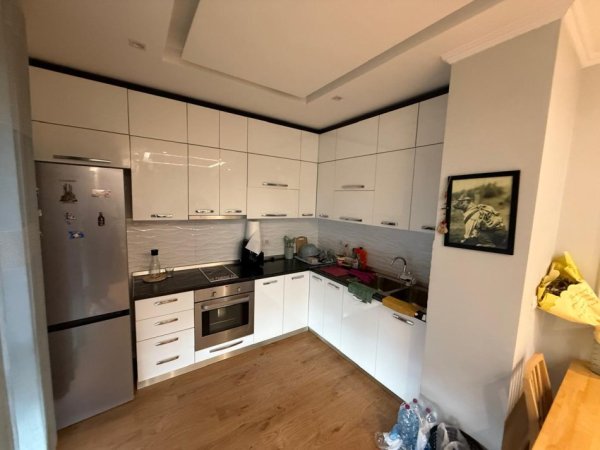 Tirane, jepet me qera apartament 1+1 Kati 5, 64 m² 