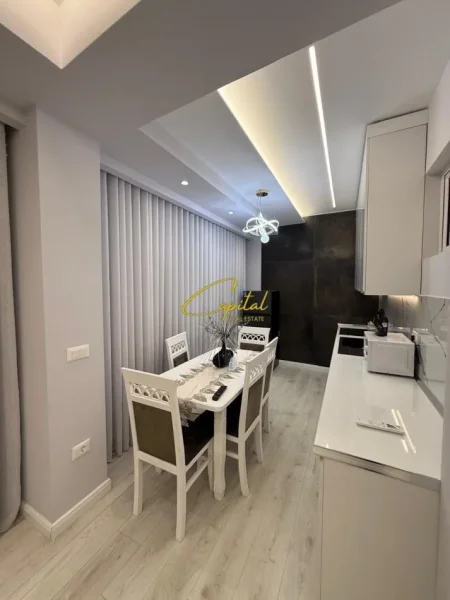 Tirane, jepet me qera apartament 1+1 Kati 1, 65 m² 500 € (SHKOLLA E BASHKUAR)