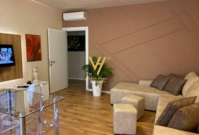 Tirane, jepet me qera apartament 1+1+Ballkon Kati 5, 85 m² 800 € (STACIONI I TRENIT)