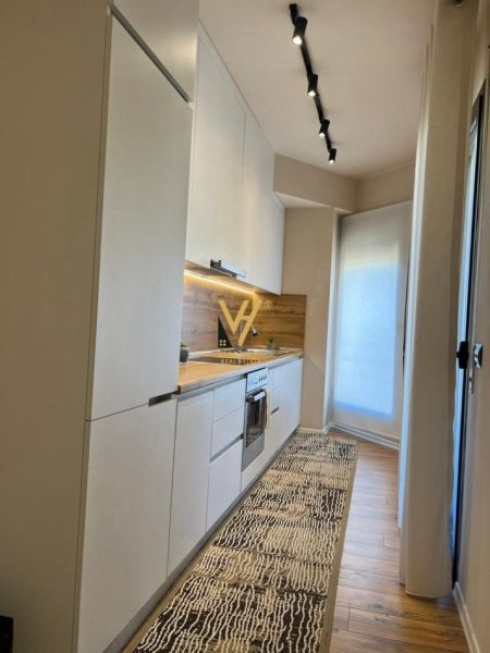 Tirane, jepet me qera apartament 1+1+Ballkon Kati 5, 85 m² 800 € (STACIONI I TRENIT)