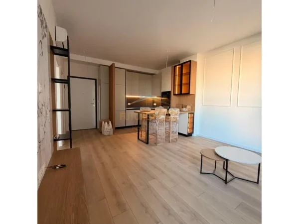 Tirane, jepet me qera apartament 1+1 Kati 4, 68 m² 800 € 
