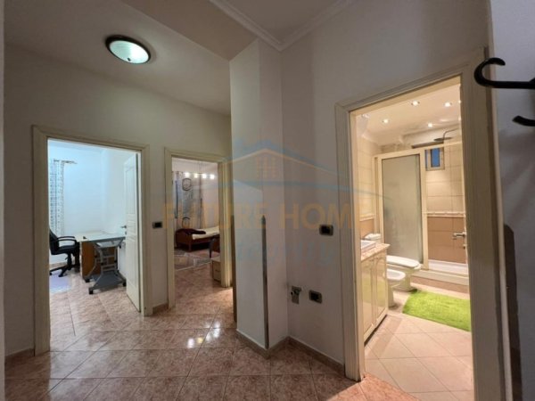 Tirane, jepet me qera apartament 3+1 Kati 2, 117 m² 832 € (Shkolla e Baletit)