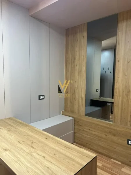 Tirane, jepet me qera zyre Kati 0, 20 m² 300 € (STACIONI I TRENIT)