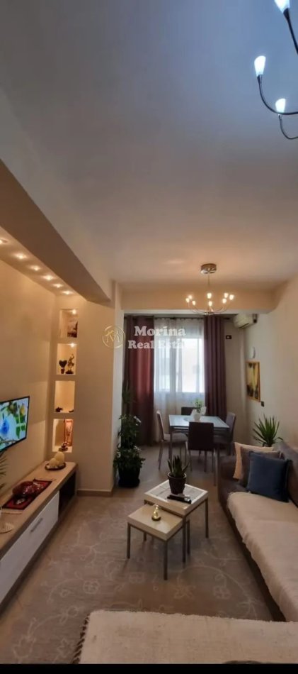 Tirane, jepet me qera apartament 1+1 Kati 3, 70 m² 600 € (Komuna e Parisit)