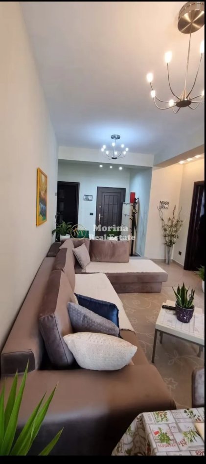 Tirane, jepet me qera apartament 1+1 Kati 3, 70 m² 600 € (Komuna e Parisit)