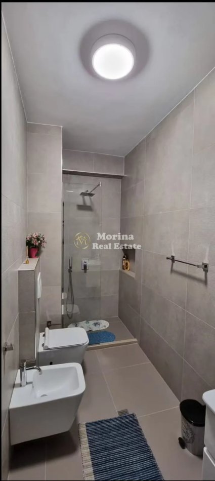 Tirane, jepet me qera apartament 1+1 Kati 3, 70 m² 600 € (Komuna e Parisit)