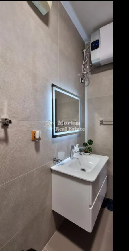 Tirane, jepet me qera apartament 1+1 Kati 3, 70 m² 600 € (Komuna e Parisit)
