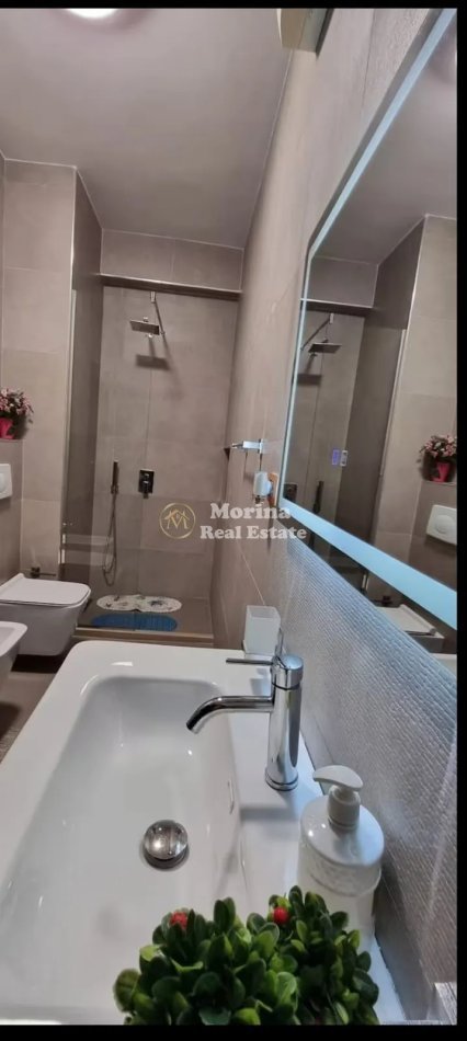 Tirane, jepet me qera apartament 1+1 Kati 3, 70 m² 600 € (Komuna e Parisit)