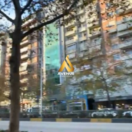 Tirane, jepet me qera ambjent biznesi Kati 1, 168 m² 3.000 € (Rruga Kavajes)